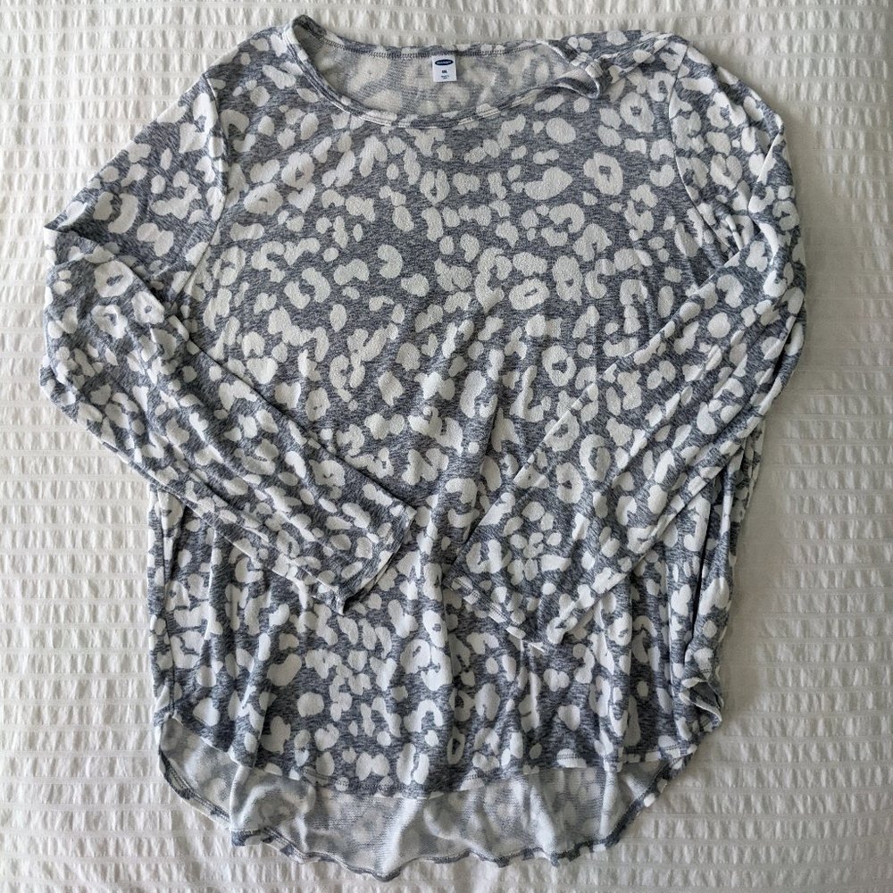 OLD NAVY LEOPARD PRINT TSHIRT